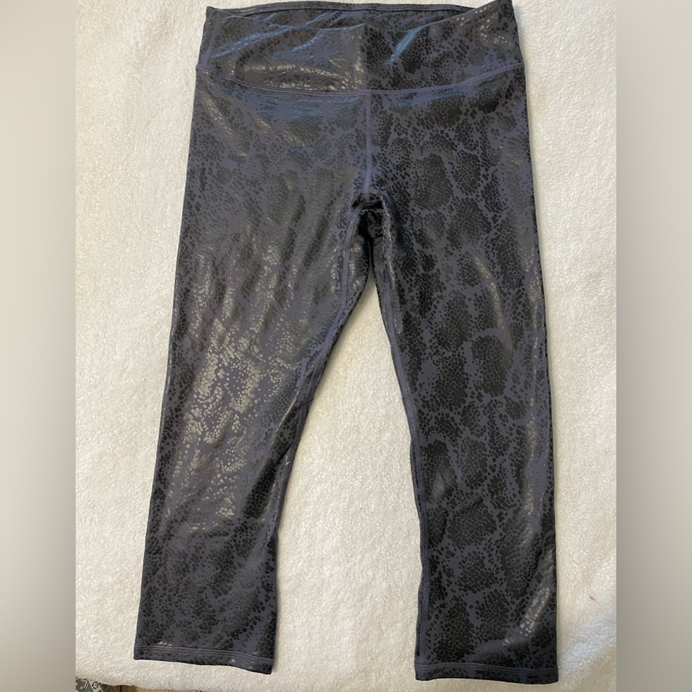 Fabletics power hold cropped leggings